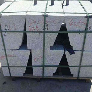 舟山 芝麻白异形坐凳，石凳