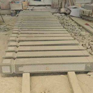 舟山 芝麻白异形加工雕刻-栏杆大柱，方柱