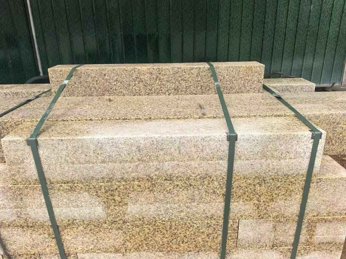 舟山 黄金麻花岗岩石材机切面栏杆料半成品