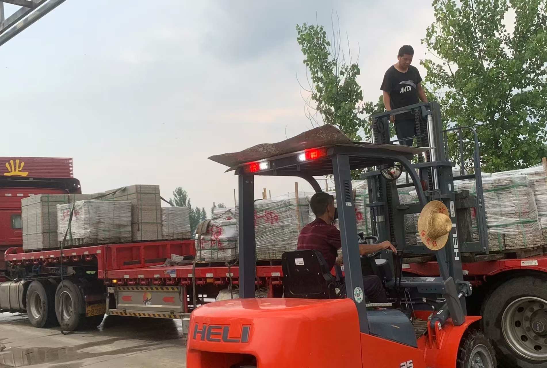 舟山 黄金麻冰裂纹，地铺石装车