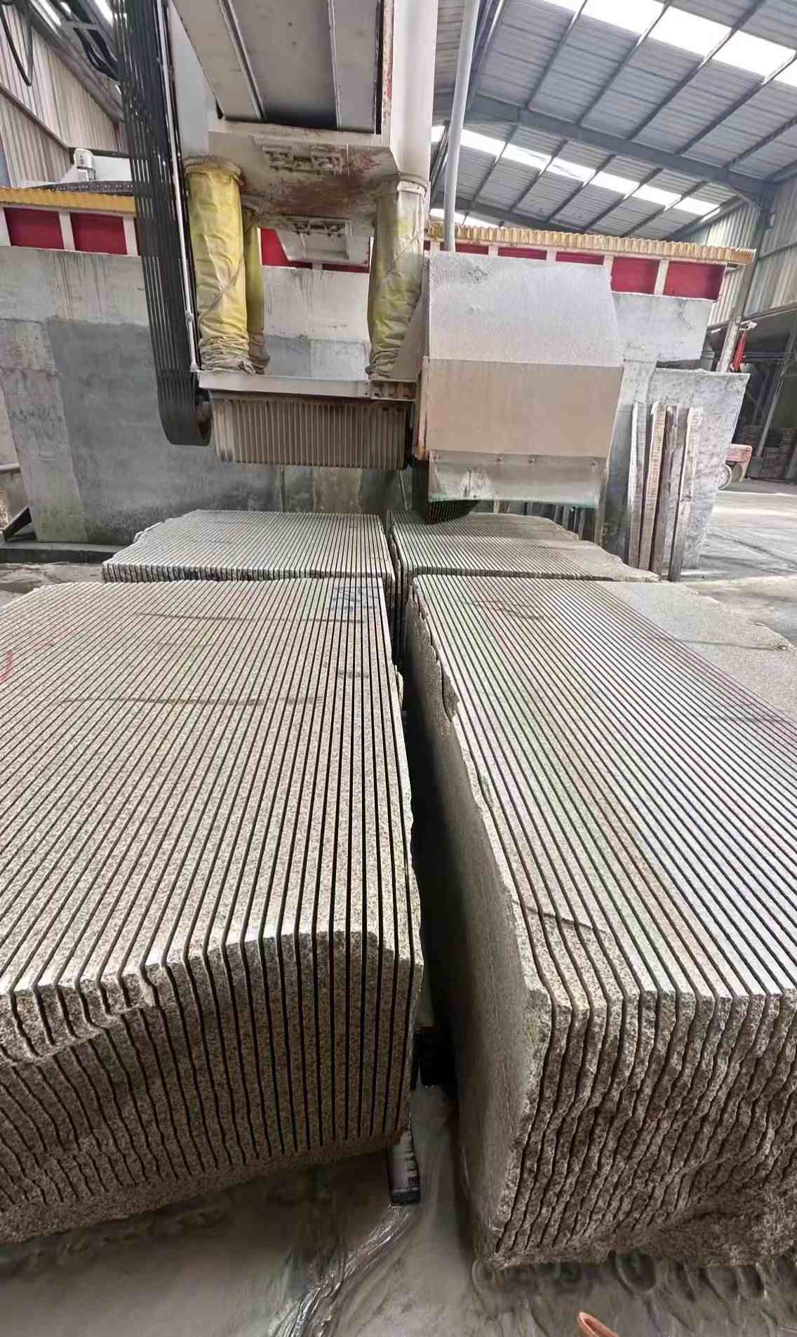 舟山 车间生产日常，黄金麻白麻花岗岩