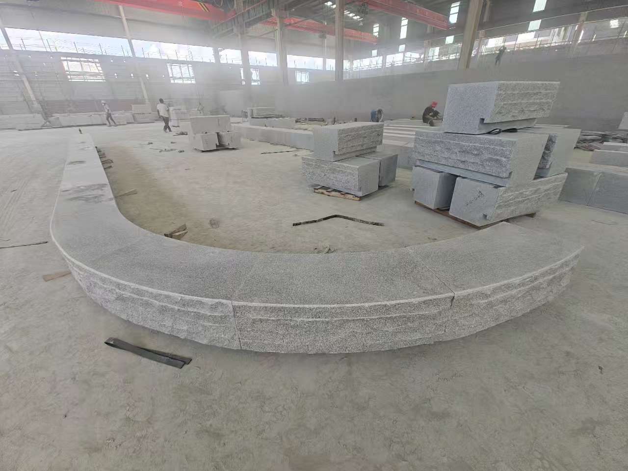 舟山 芝麻白异形坐凳，自然面光面弧形加工