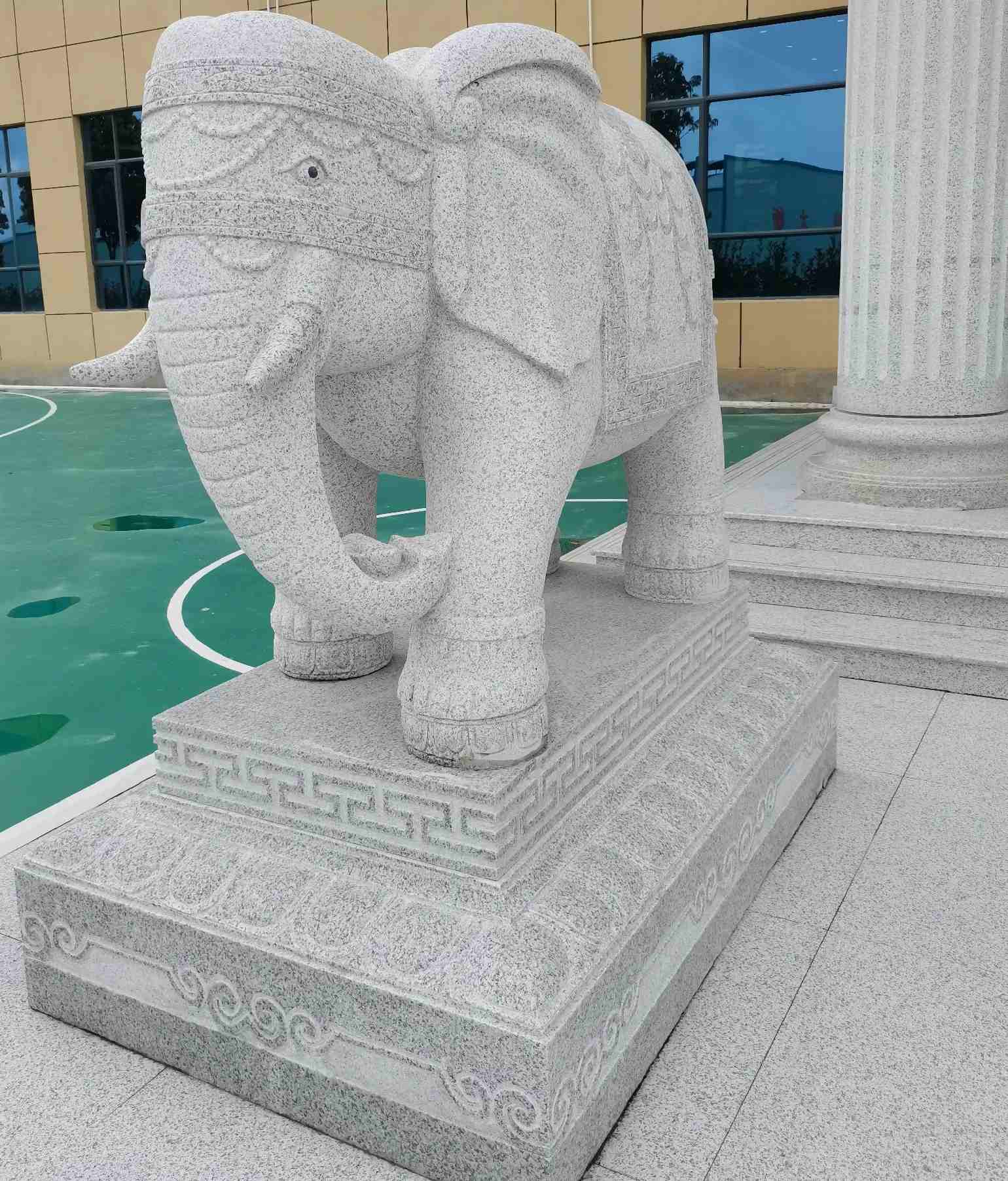 舟山 白麻花岗岩动物异形石雕-大象