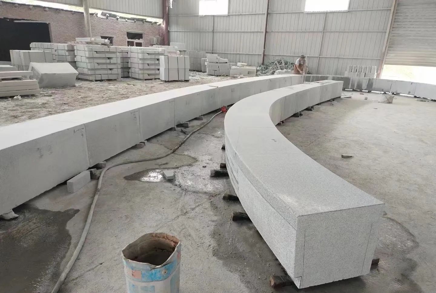 舟山芝麻白花岗岩石板材 园林光面弧形坐凳