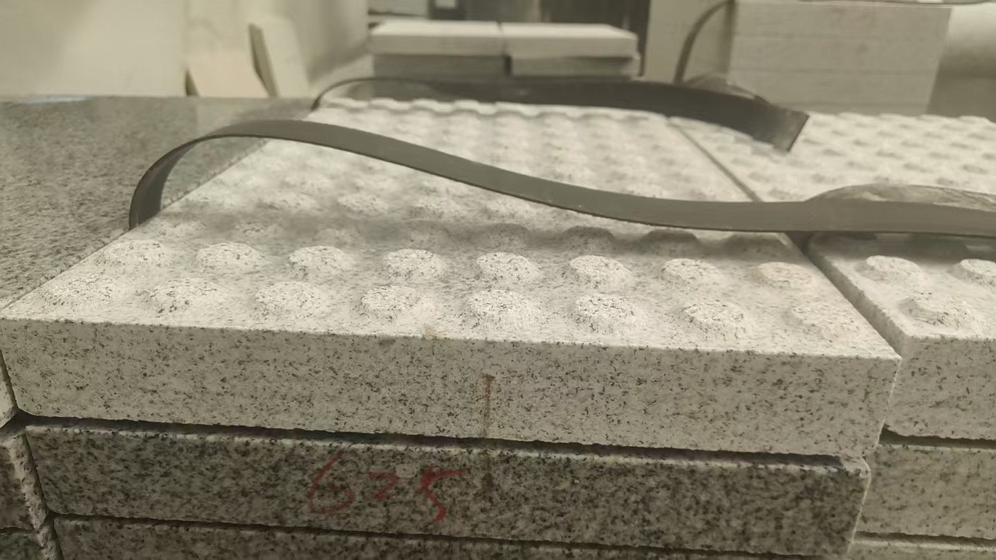 舟山 芝麻白花岗岩6.0公分荔枝面五轴加工雕刻盲点