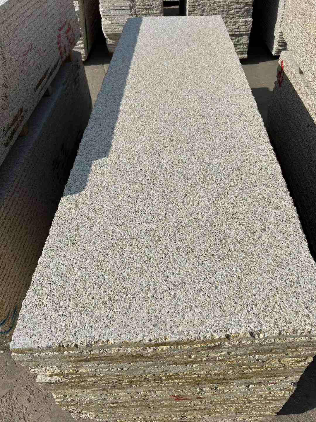 舟山 黄金麻花岗岩荔枝面毛板，半成品