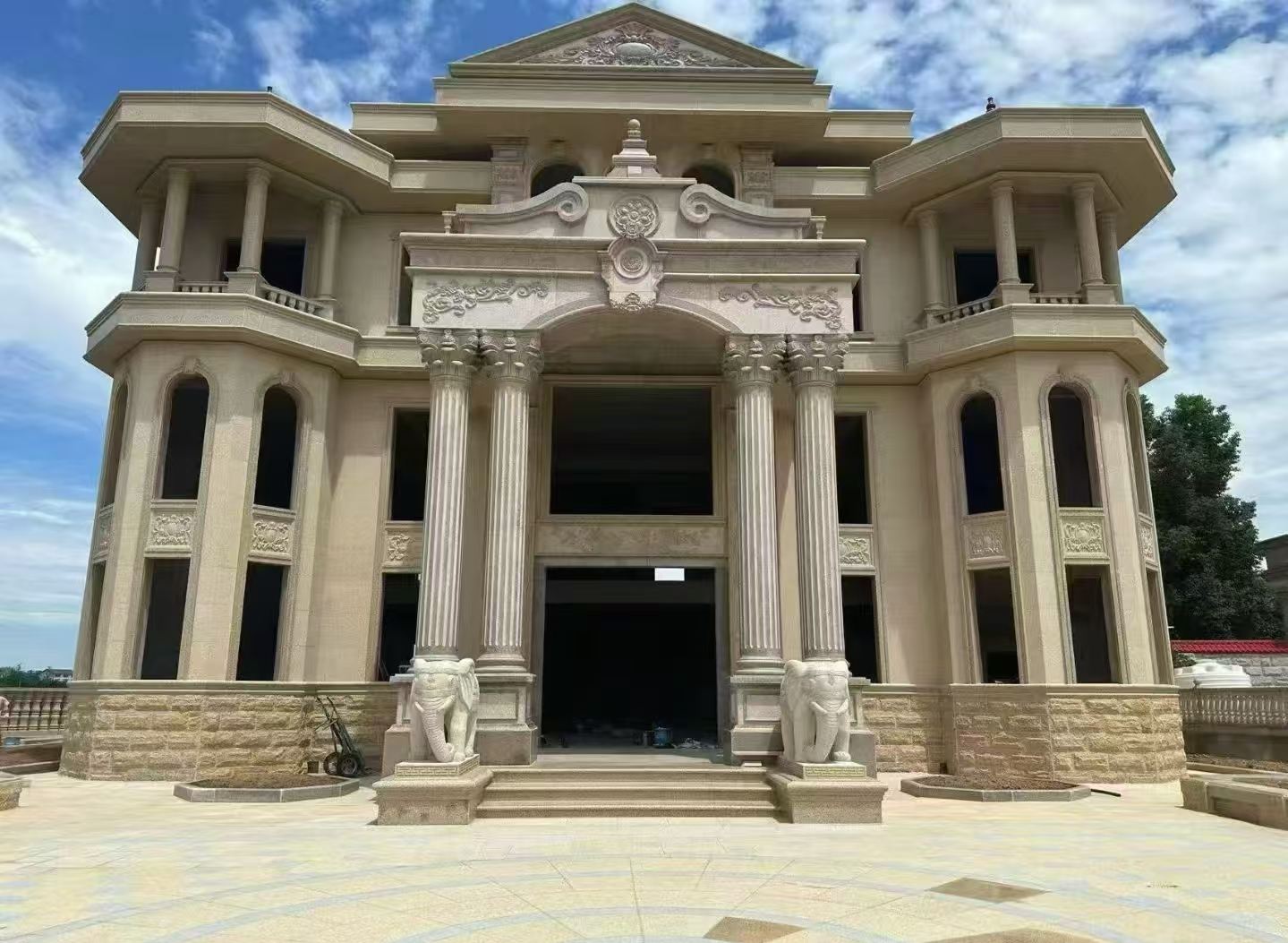 舟山 黄金麻别墅外墙干挂，大柱，大象，蘑菇石，雕花板