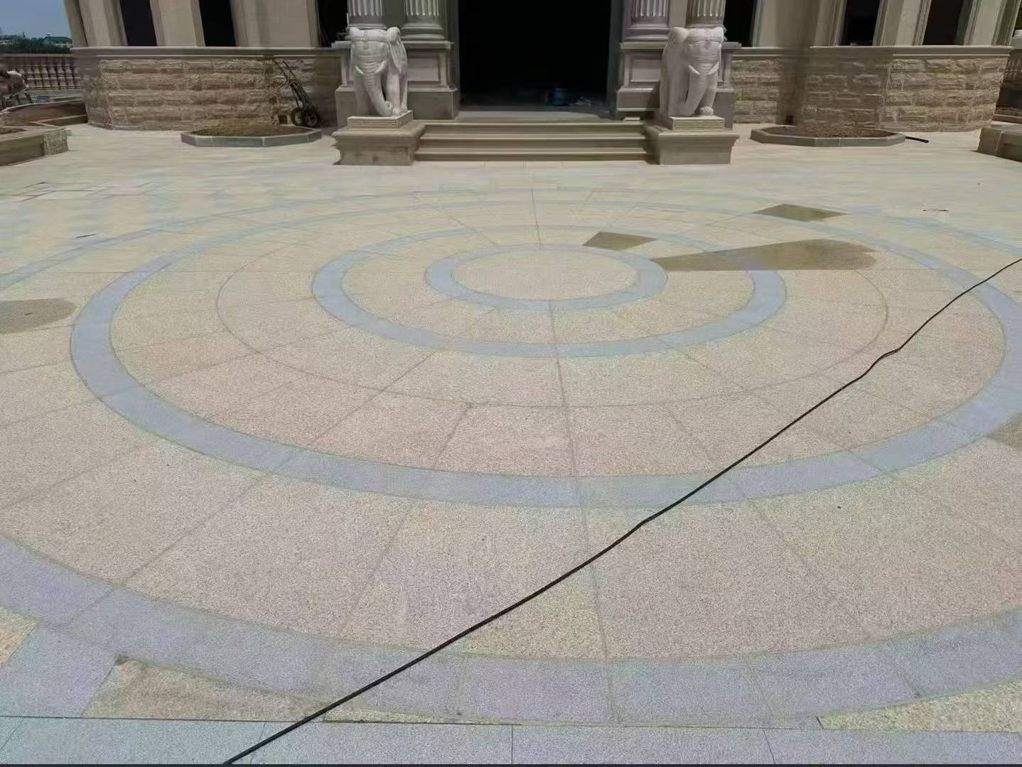 舟山 黄金麻芝麻灰花岗岩石材地铺拼接效果